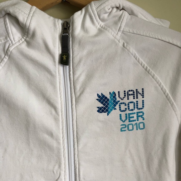 Hudson’s Bay Vancouver 2010 Olympics white sweater zip up jacket size medium - Picture 2 of 6